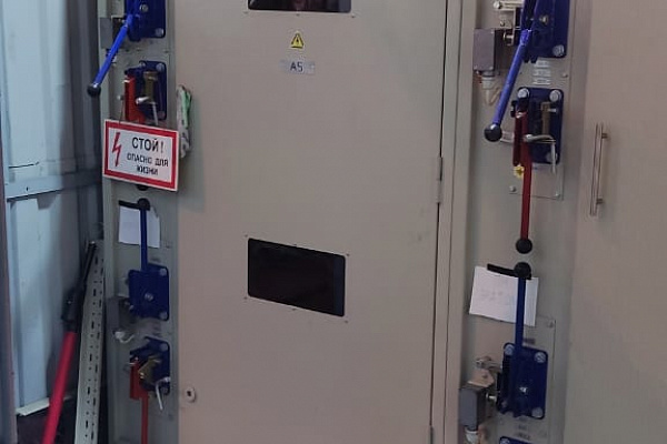 ЗАО "ЭРАСИБ" поставило в АО "Бурибаевский ГОК" электрооборудование в блок-контейнерах с роторным преобразователем частоты "ЭРАТОН-ФР" для модернизации электропривода шахтной подъемной машины 2Ц-5х2,4 
